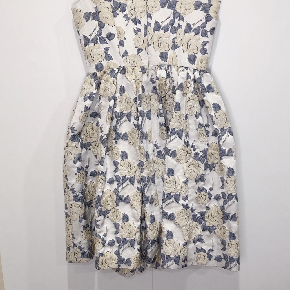 Gal Meets Glam Blue and White Floral Dress - Picture 11 of 15
